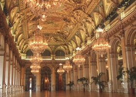 Hotel de Ville of Paris guidebook